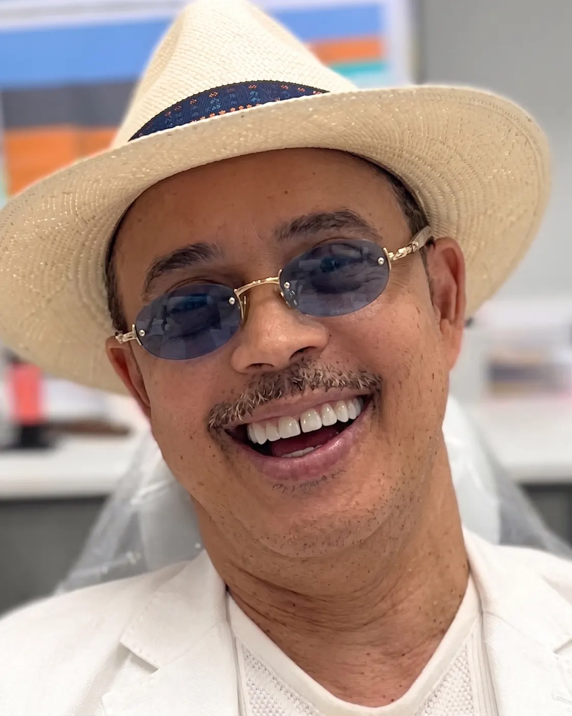 Alexis Valdés — Actor, humorista y poeta · Art Dental Studio