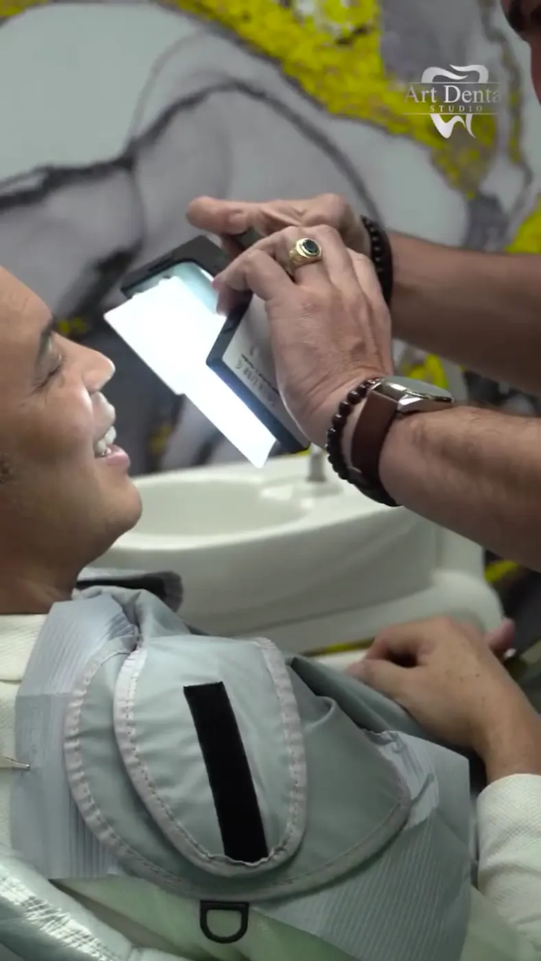 Alexis Valdés behind the scenes at Art Dental Studio
